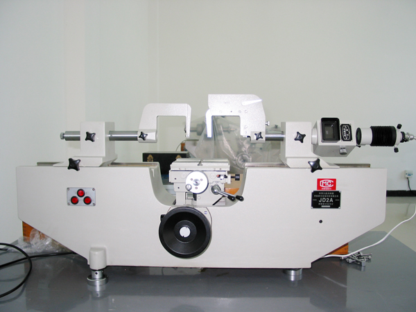 萬(wan)能測(ce)長儀(yi)-鷹牌(pai)軸承(cheng)